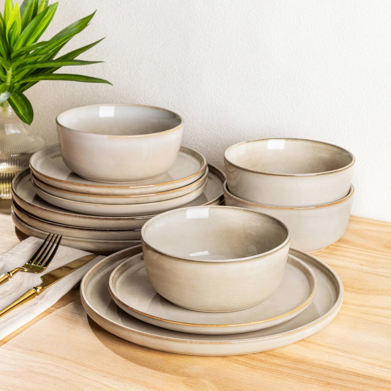 Boliano Stoneware Dinnerware Set – Reactive Glaze, Service for 8